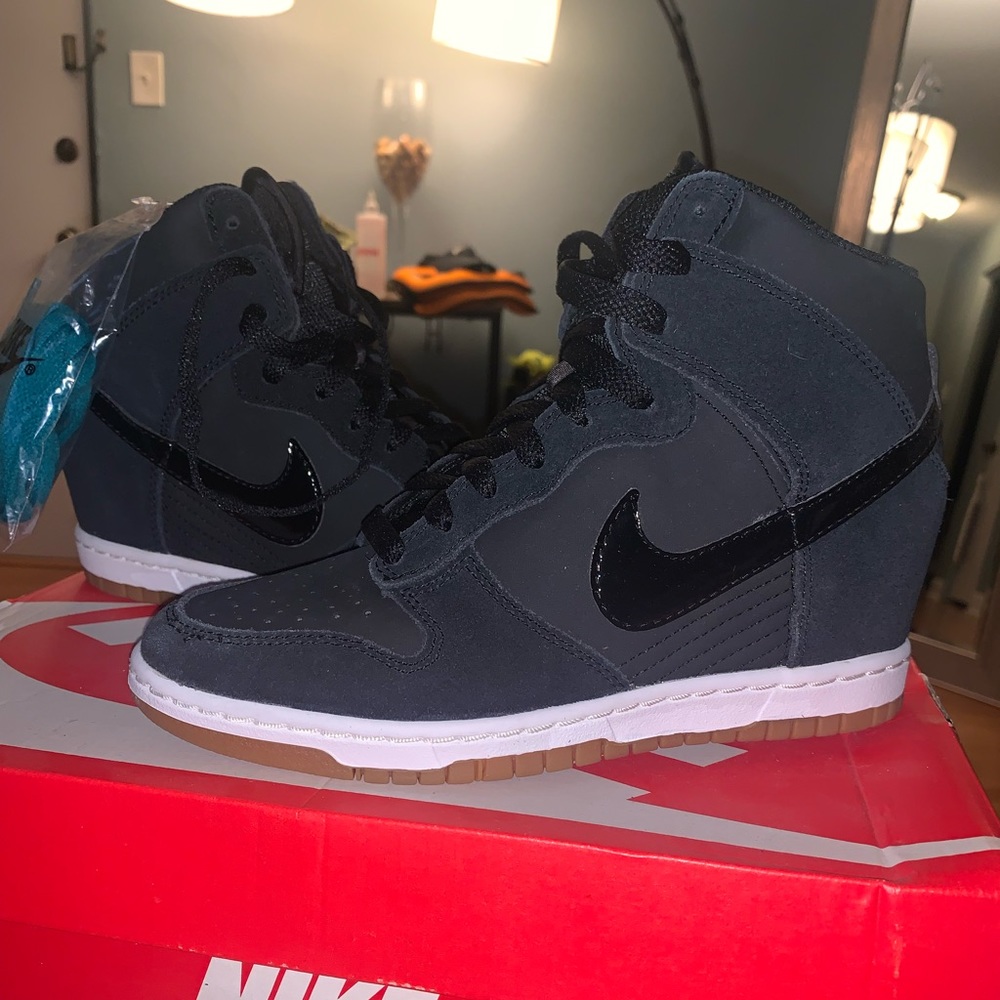 Nike women’s dunk sky hi essential wedge